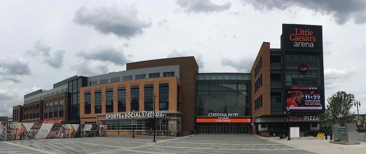 Interior de Little Caesars Arena en Detroit