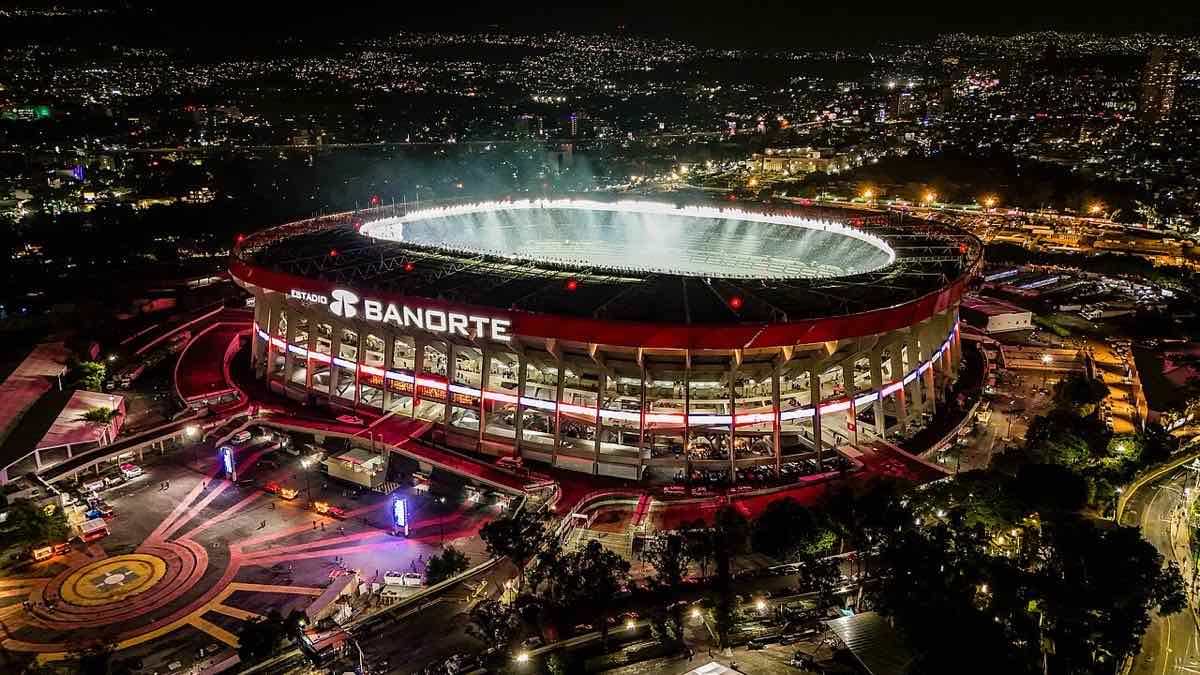 Vista aérea nocturna del Estadio Azteca